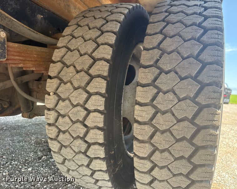 image for item EG6016 2011 Ford F550 Super Duty bucket truck