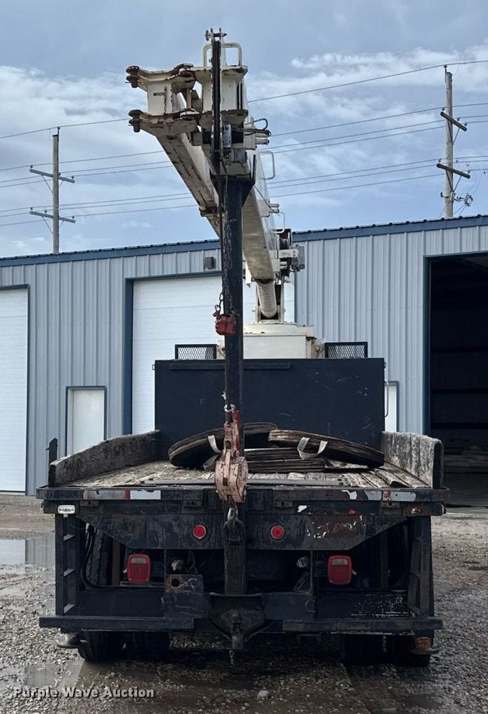 image for item EG6552 1997 Ford F800 crane truck