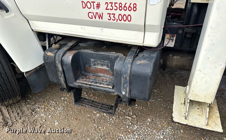 image for item EG6552 1997 Ford F800 crane truck