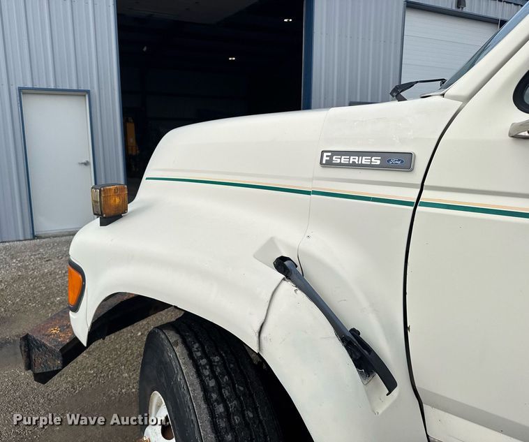 image for item EG6552 1997 Ford F800 crane truck