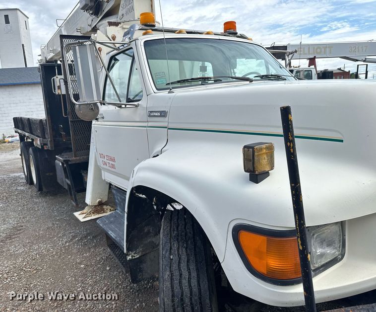 image for item EG6552 1997 Ford F800 crane truck