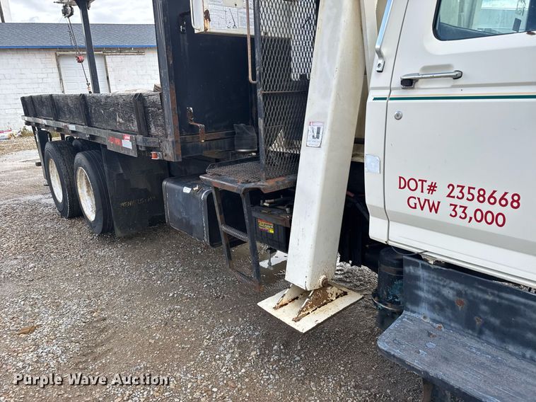image for item EG6552 1997 Ford F800 crane truck