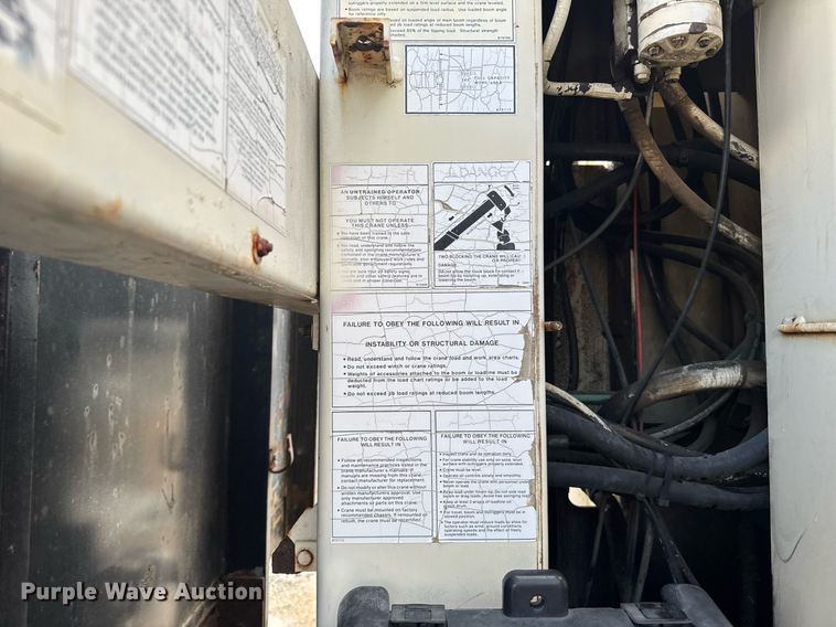 image for item EG6552 1997 Ford F800 crane truck