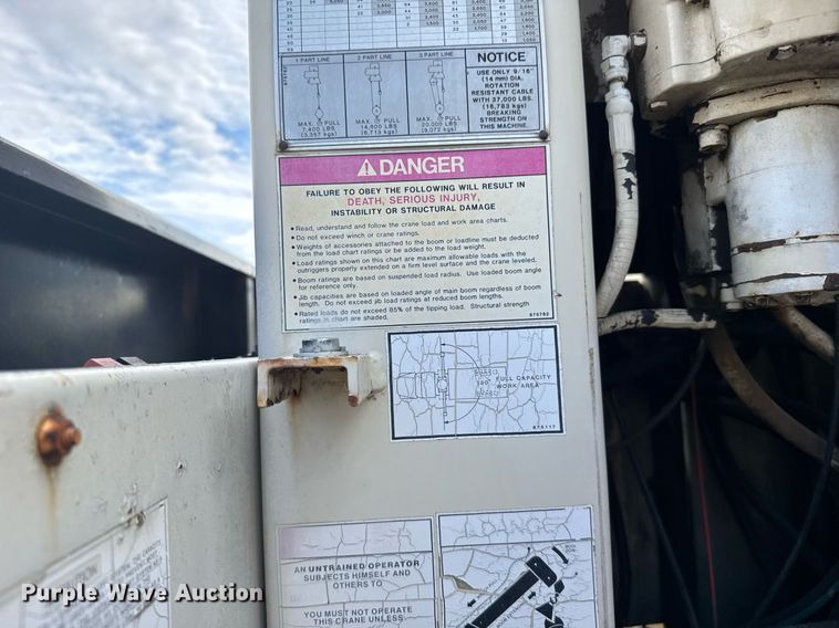 image for item EG6552 1997 Ford F800 crane truck