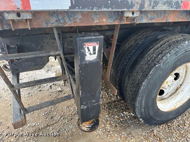 image for item EG6552 1997 Ford F800 crane truck