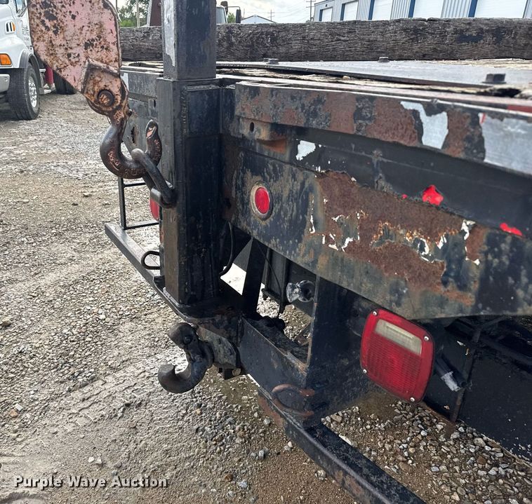 image for item EG6552 1997 Ford F800 crane truck