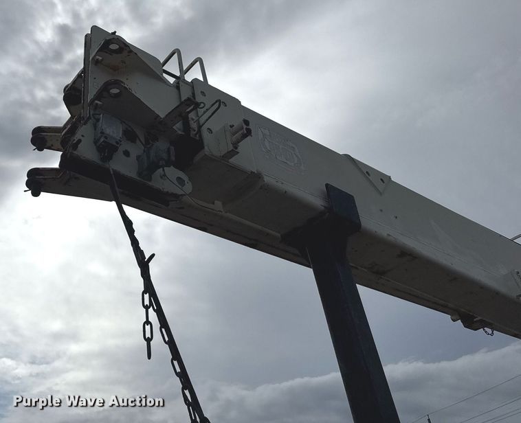 image for item EG6552 1997 Ford F800 crane truck