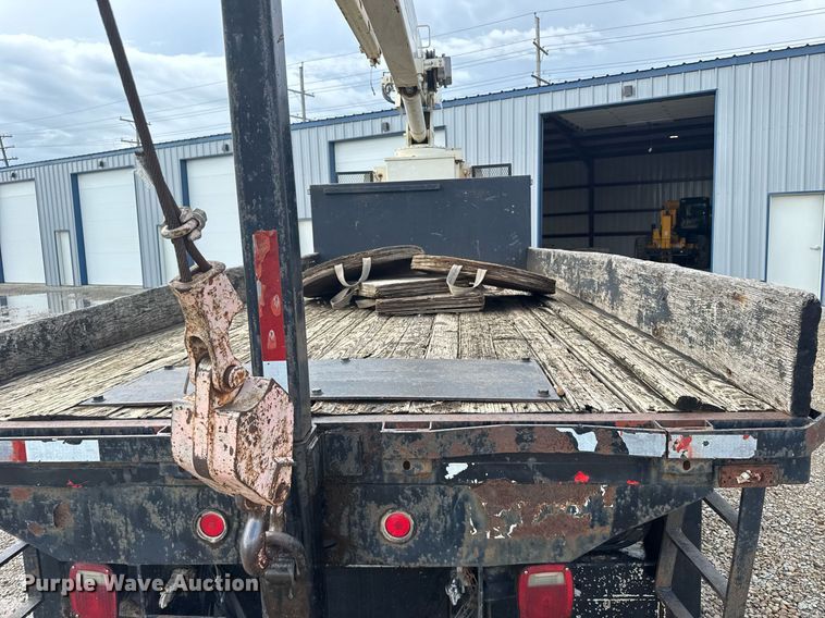 image for item EG6552 1997 Ford F800 crane truck