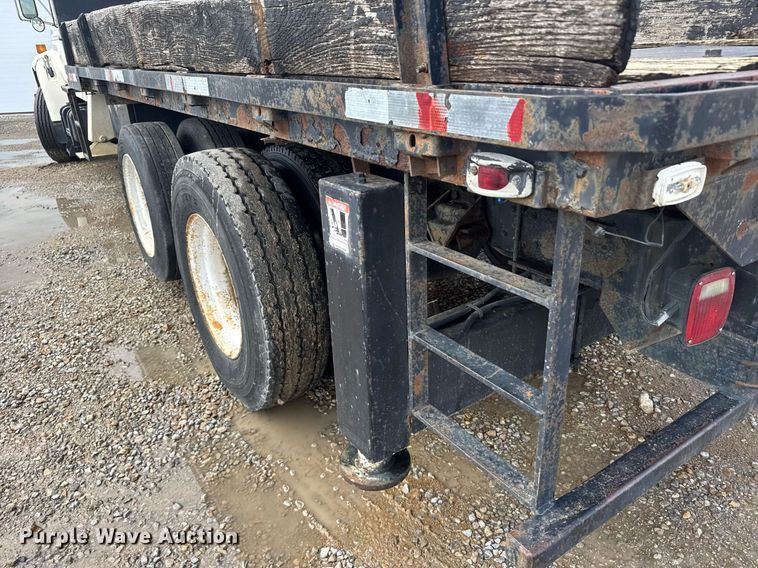 image for item EG6552 1997 Ford F800 crane truck