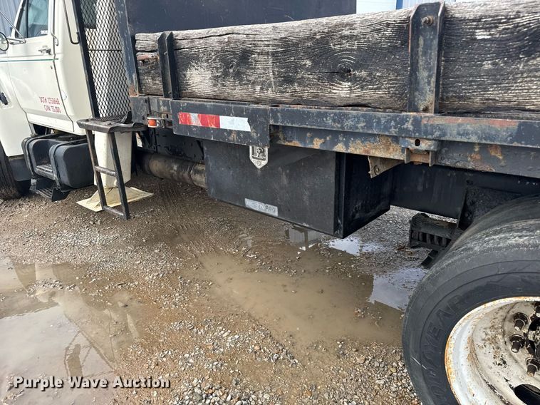 image for item EG6552 1997 Ford F800 crane truck