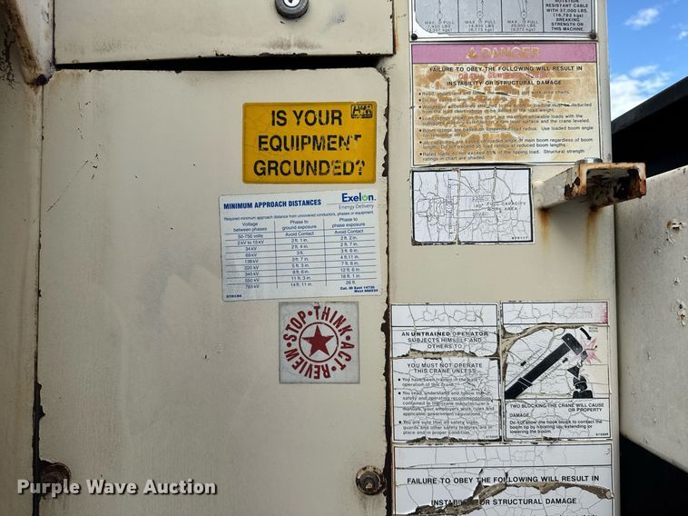 image for item EG6552 1997 Ford F800 crane truck