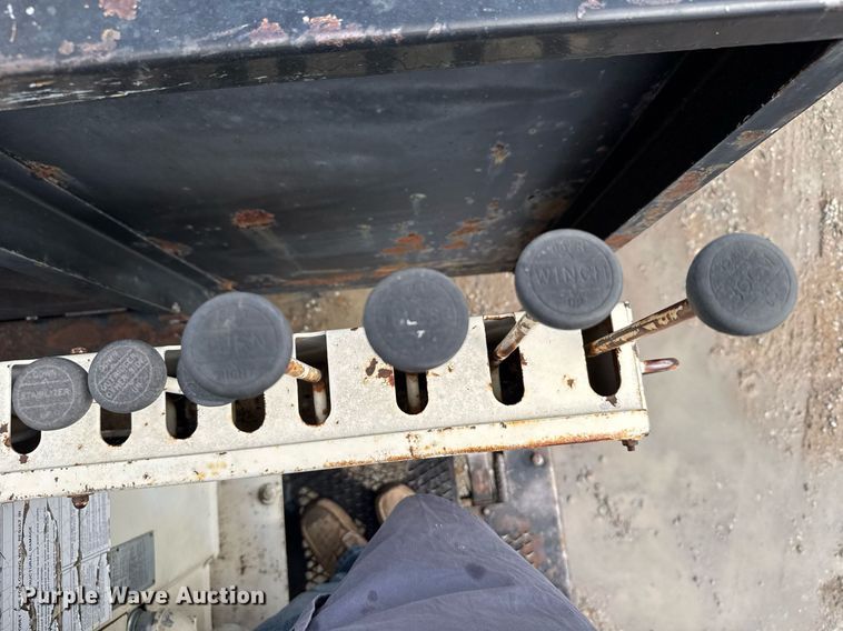 image for item EG6552 1997 Ford F800 crane truck