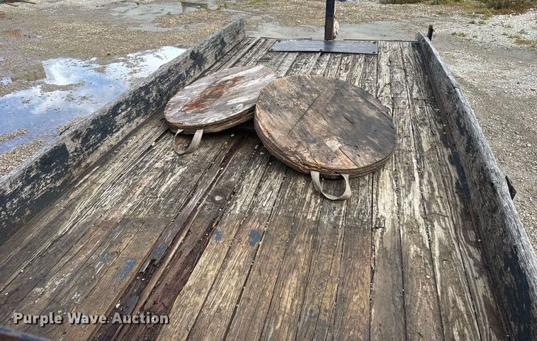 image for item EG6552 1997 Ford F800 crane truck