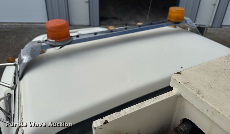 image for item EG6552 1997 Ford F800 crane truck