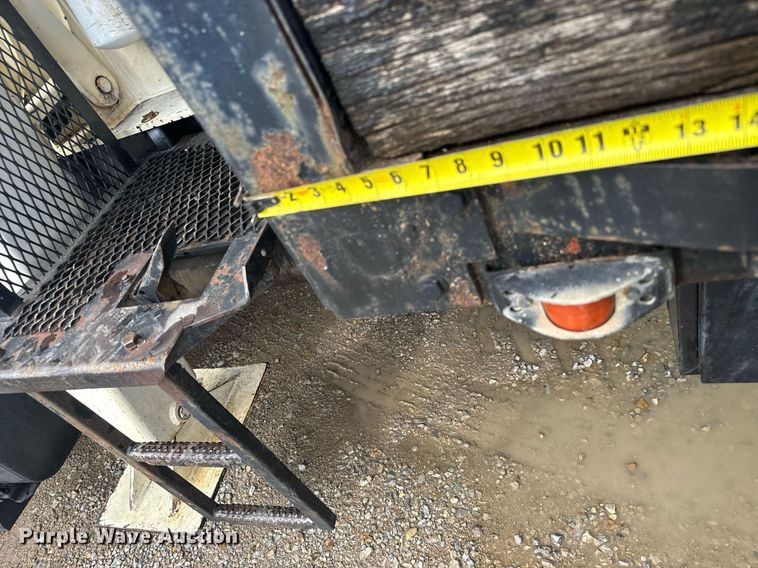 image for item EG6552 1997 Ford F800 crane truck