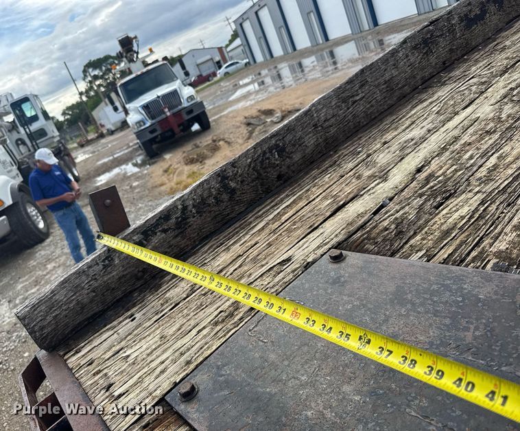 image for item EG6552 1997 Ford F800 crane truck