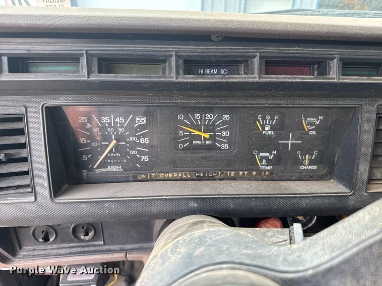 image for item EG6552 1997 Ford F800 crane truck