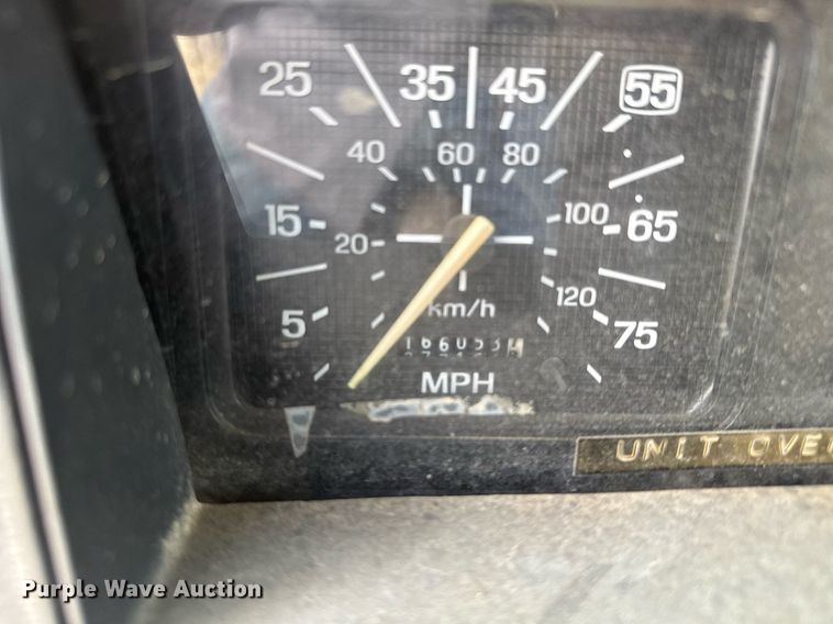 image for item EG6552 1997 Ford F800 crane truck