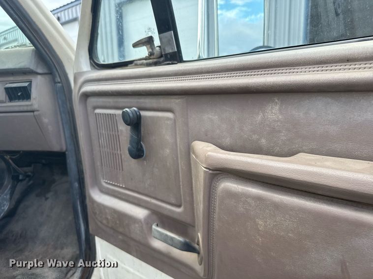 image for item EG6552 1997 Ford F800 crane truck