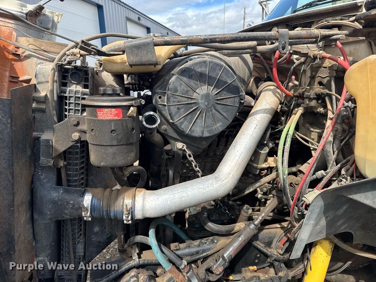 image for item EG6552 1997 Ford F800 crane truck