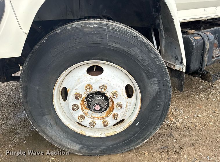 image for item EG6552 1997 Ford F800 crane truck