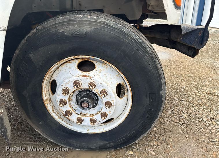 image for item EG6552 1997 Ford F800 crane truck