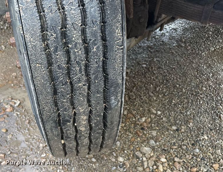 image for item EG6552 1997 Ford F800 crane truck