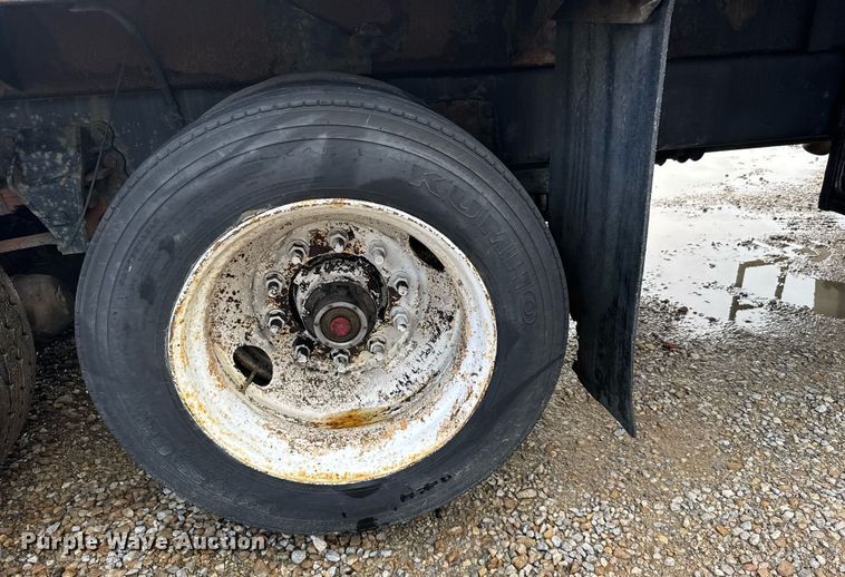 image for item EG6552 1997 Ford F800 crane truck