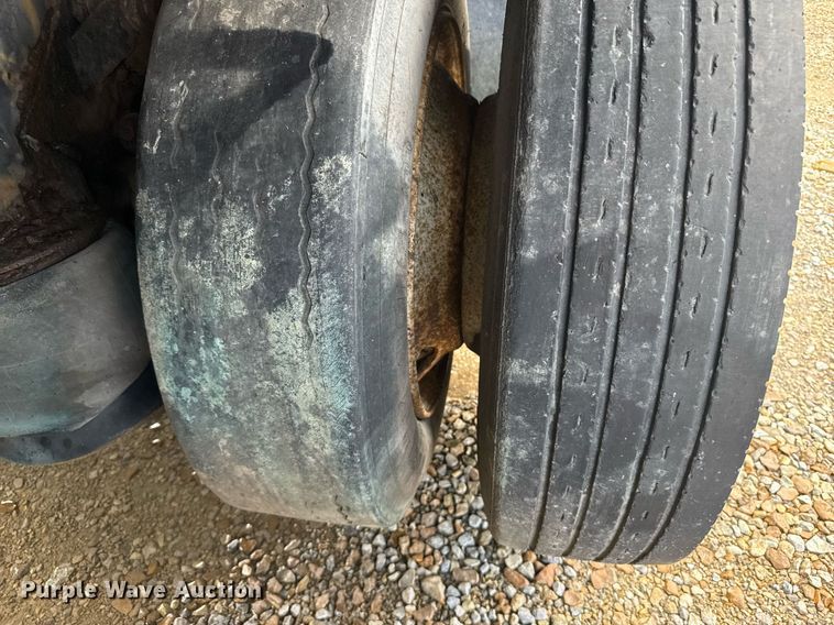 image for item EG6552 1997 Ford F800 crane truck