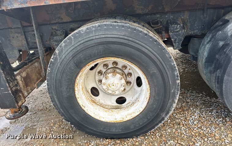 image for item EG6552 1997 Ford F800 crane truck