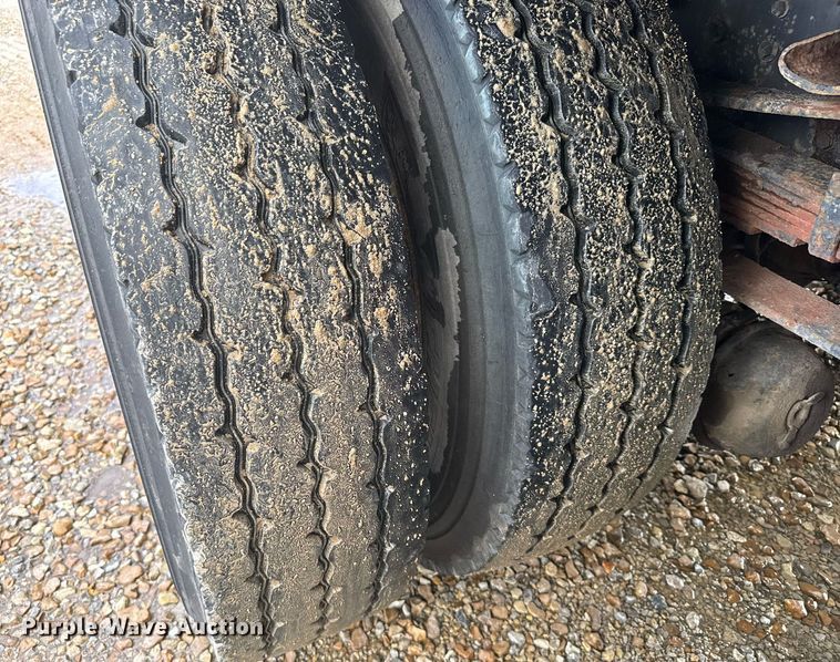 image for item EG6552 1997 Ford F800 crane truck