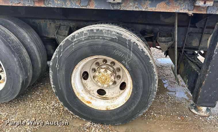 image for item EG6552 1997 Ford F800 crane truck