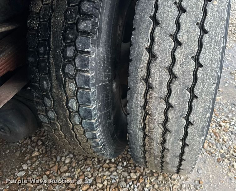 image for item EG6552 1997 Ford F800 crane truck