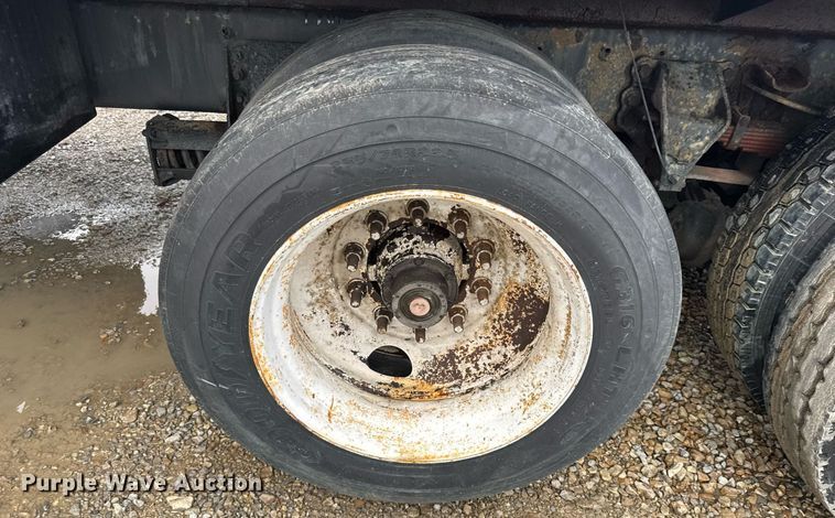 image for item EG6552 1997 Ford F800 crane truck