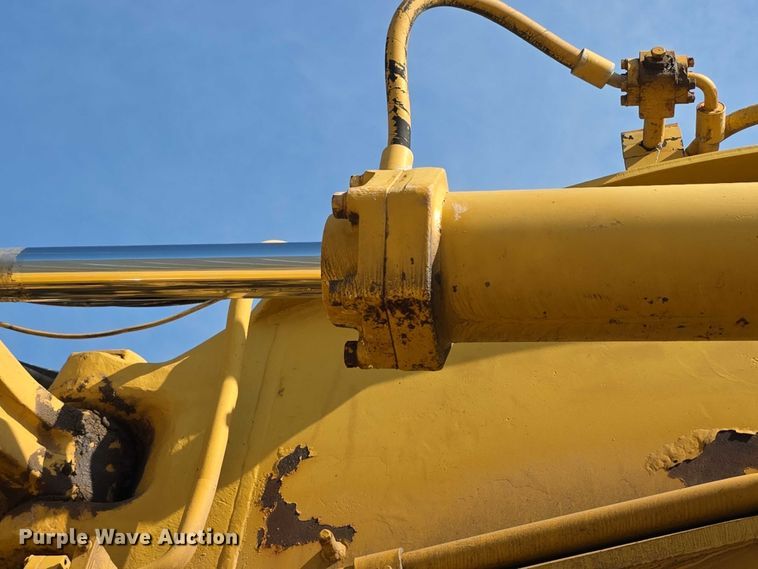 image for item EK5442 1983 Caterpillar 631D water wagon