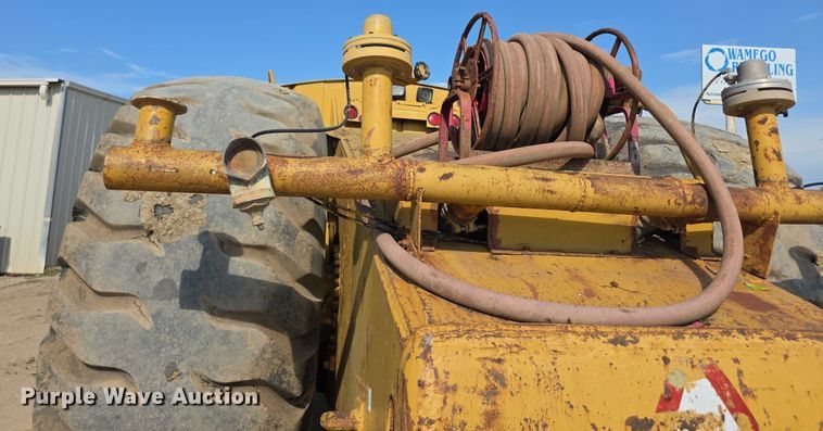image for item EK5442 1983 Caterpillar 631D water wagon