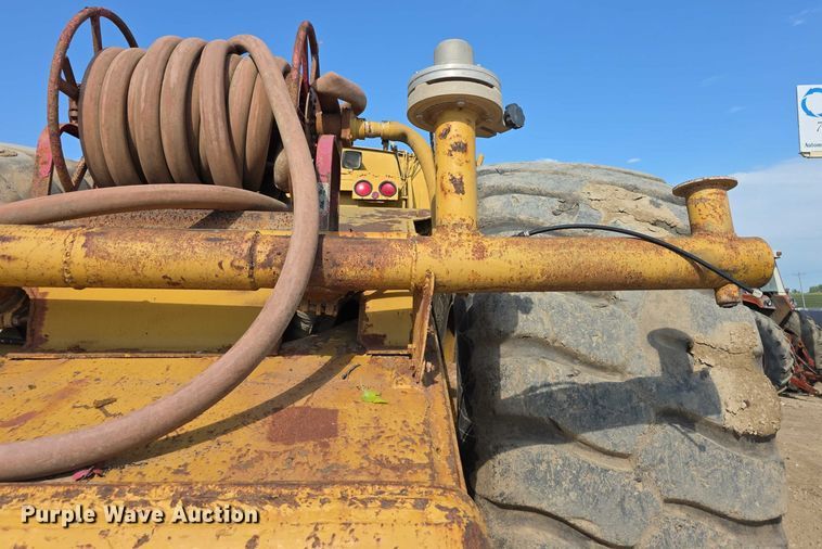 image for item EK5442 1983 Caterpillar 631D water wagon