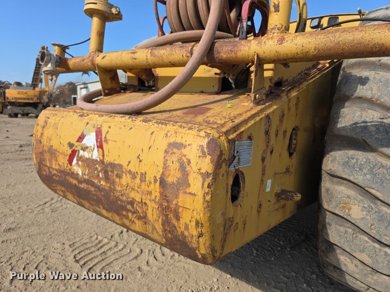 image for item EK5442 1983 Caterpillar 631D water wagon