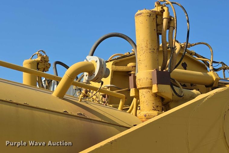 image for item EK5442 1983 Caterpillar 631D water wagon