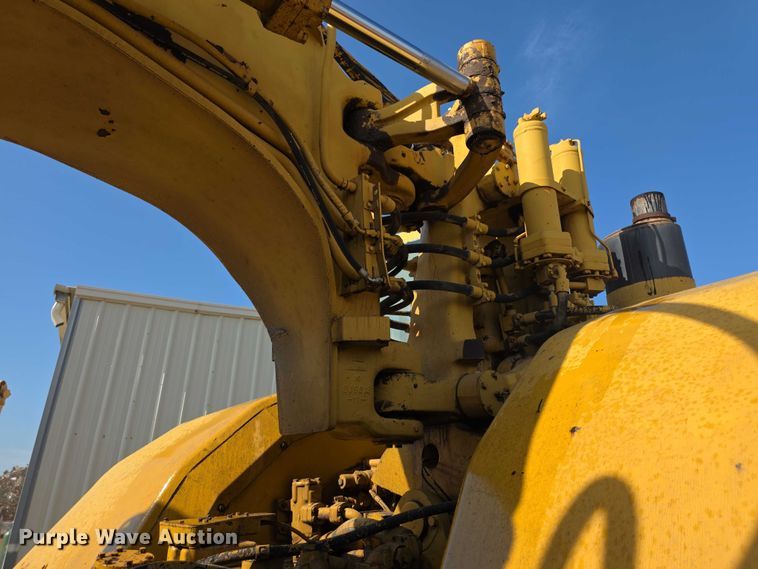 image for item EK5442 1983 Caterpillar 631D water wagon