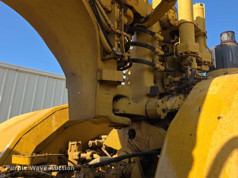 image for item EK5442 1983 Caterpillar 631D water wagon