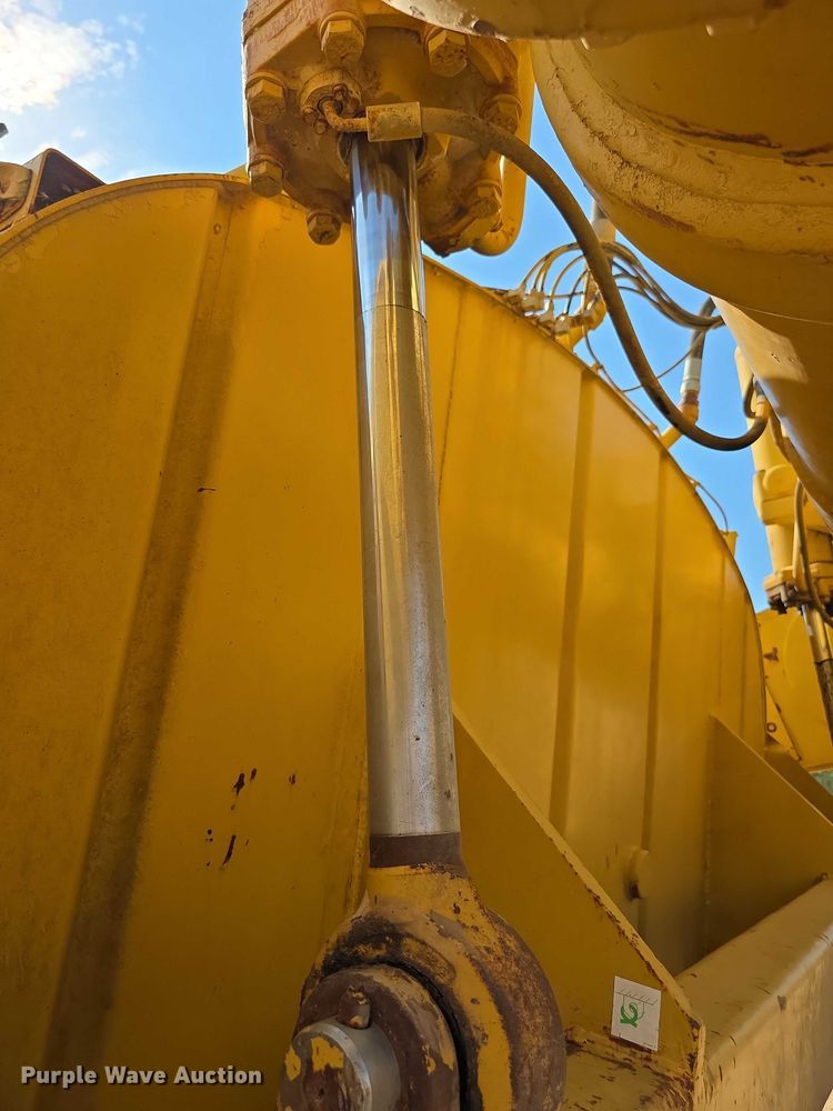 image for item EK5442 1983 Caterpillar 631D water wagon