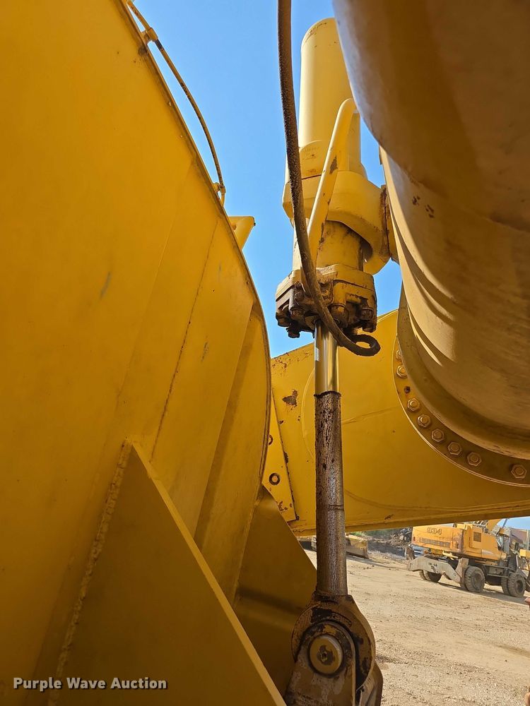 image for item EK5442 1983 Caterpillar 631D water wagon