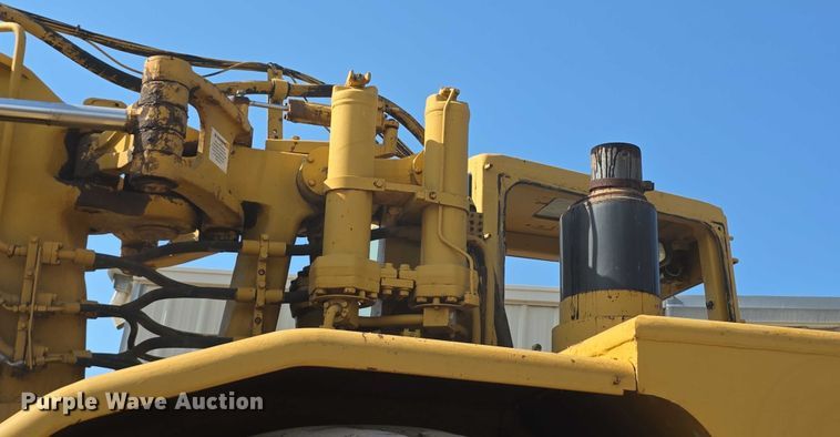 image for item EK5442 1983 Caterpillar 631D water wagon