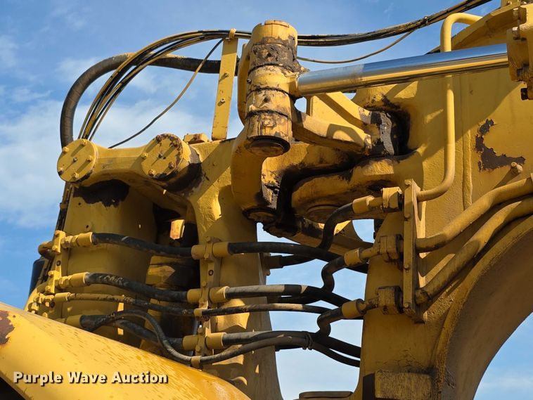 image for item EK5442 1983 Caterpillar 631D water wagon