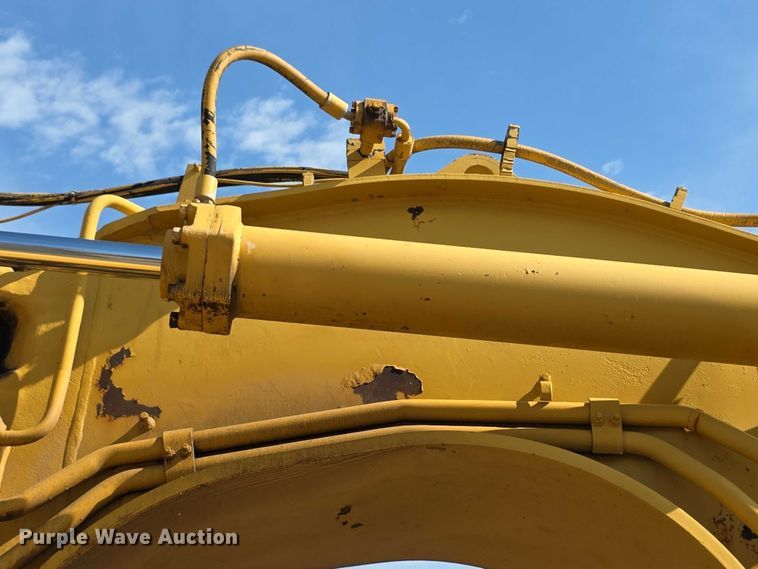 image for item EK5442 1983 Caterpillar 631D water wagon