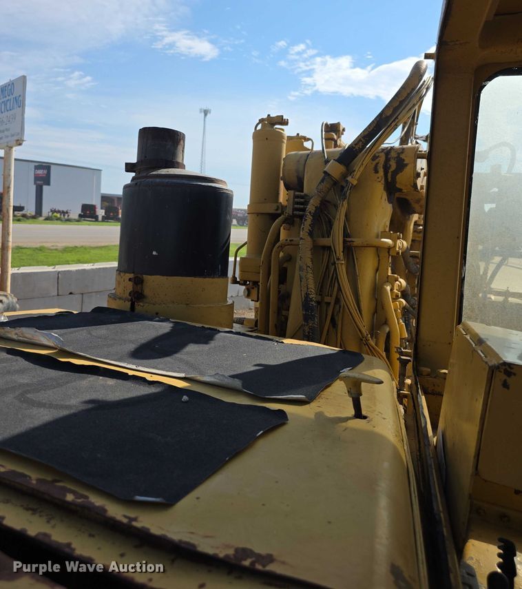 image for item EK5442 1983 Caterpillar 631D water wagon