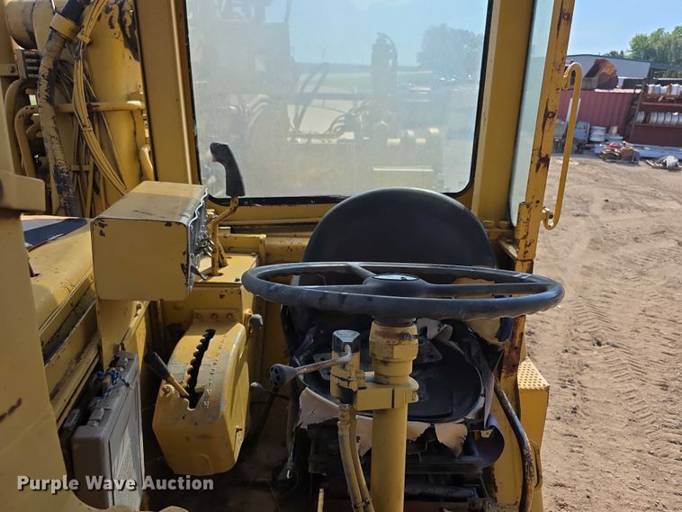 image for item EK5442 1983 Caterpillar 631D water wagon