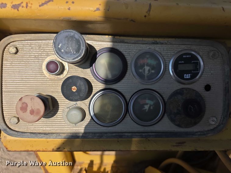 image for item EK5442 1983 Caterpillar 631D water wagon