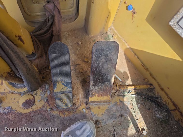 image for item EK5442 1983 Caterpillar 631D water wagon